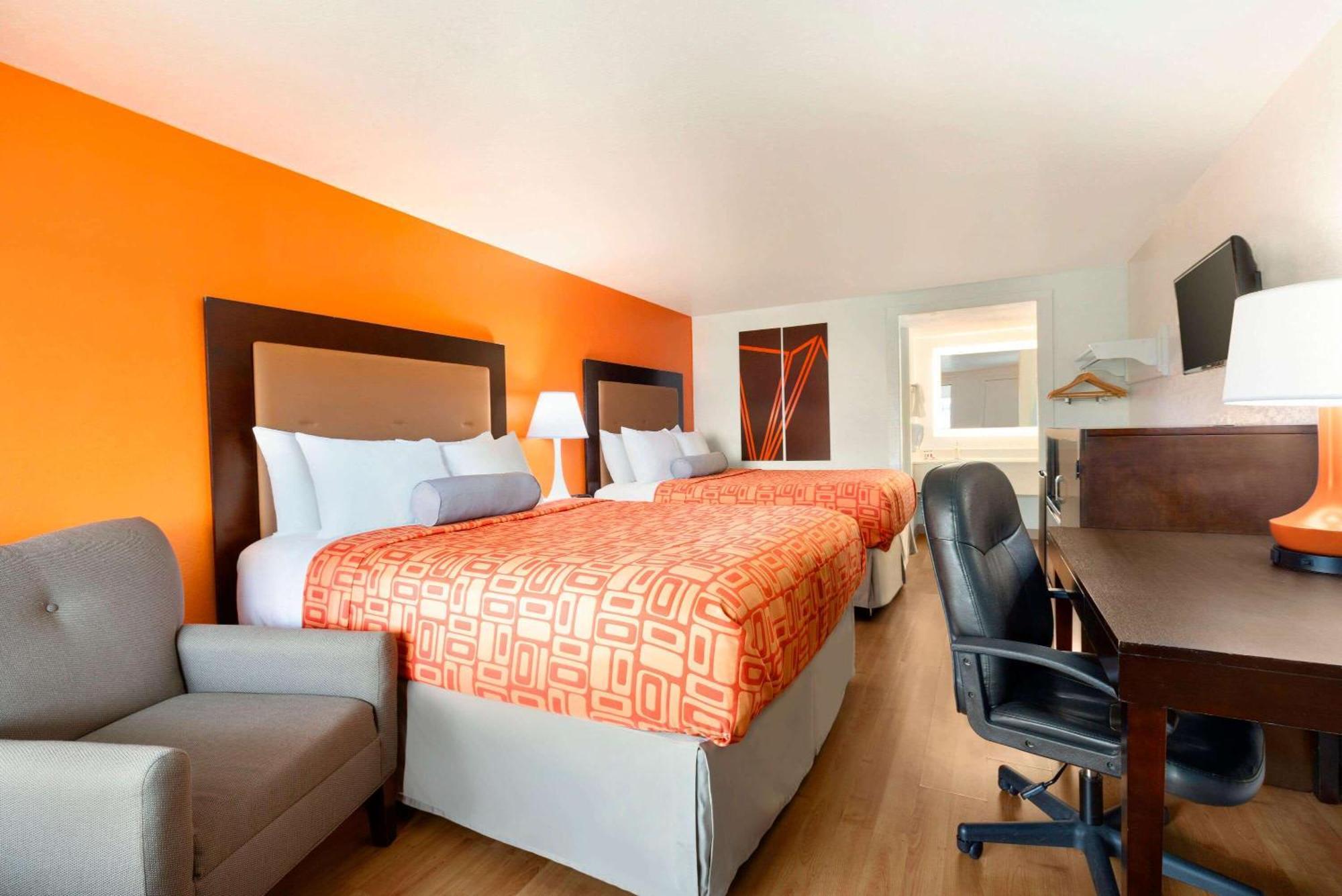 Howard Johnson By Wyndham Hotel 2*