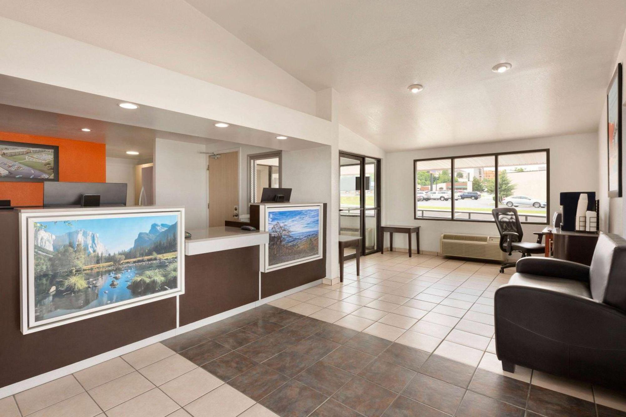 Howard Johnson By Wyndham