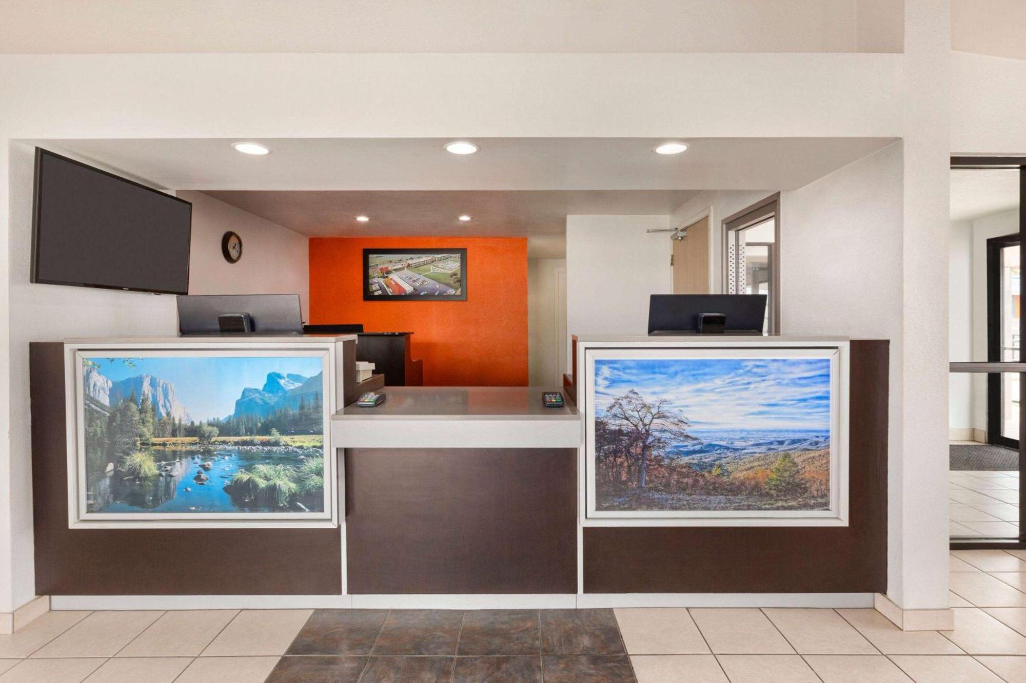 Howard Johnson By Wyndham Hotel