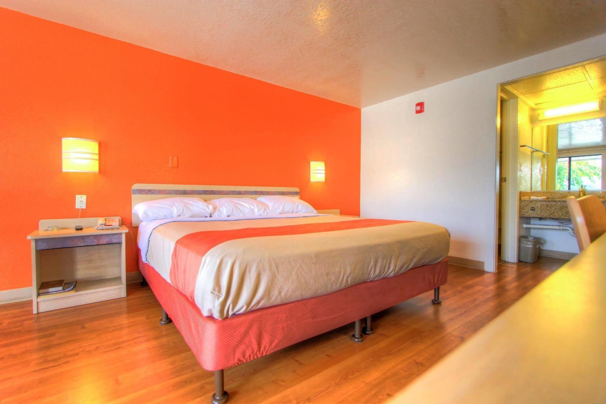 Howard Johnson By Wyndham Hotel